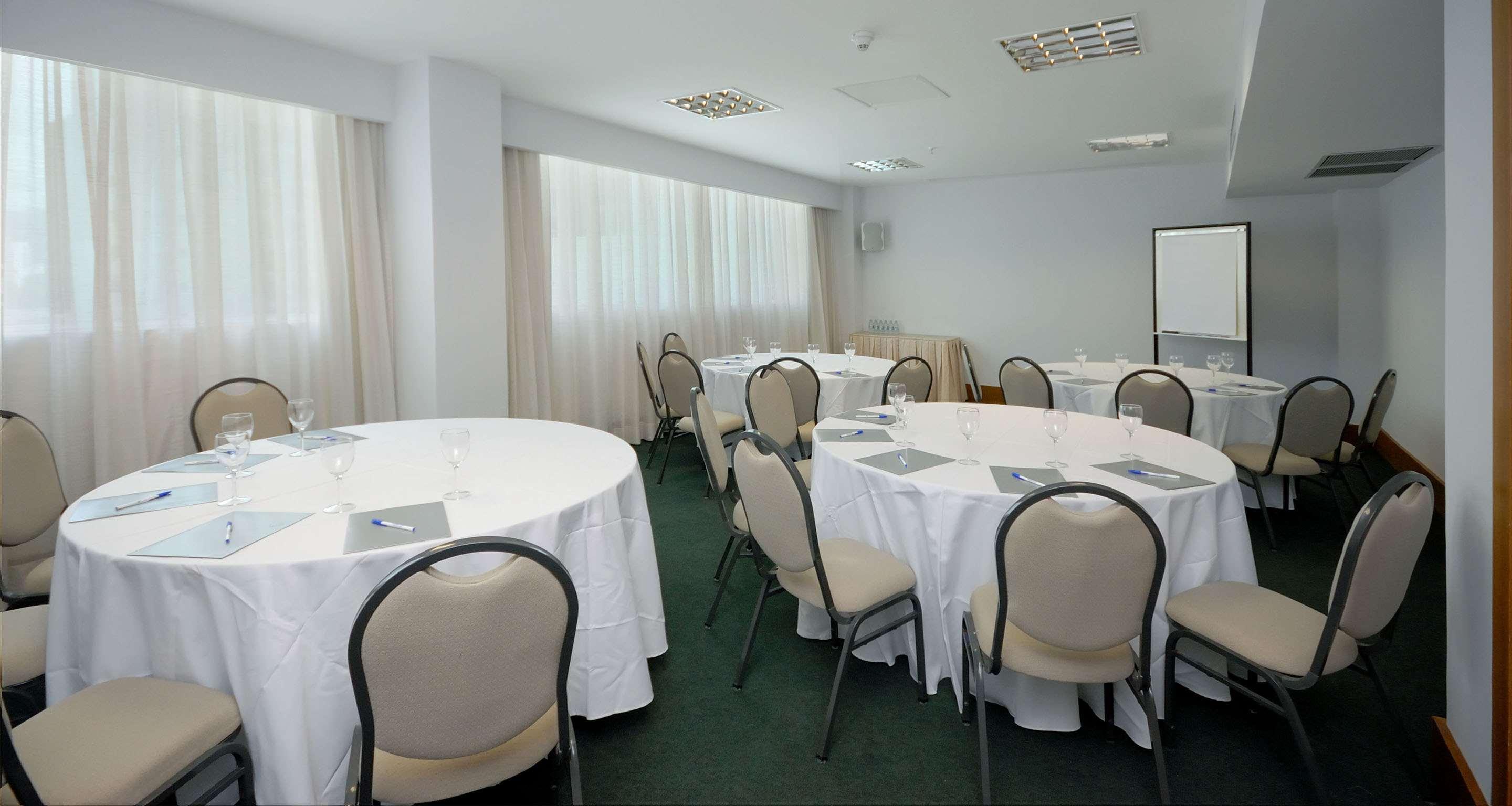 Golden Tulip Porto Hotel